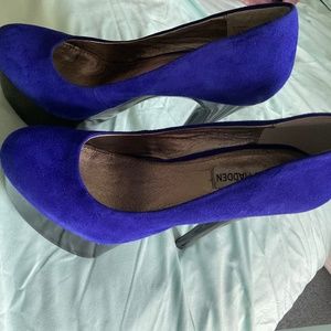 Steve Madden blue velvet High heel.
